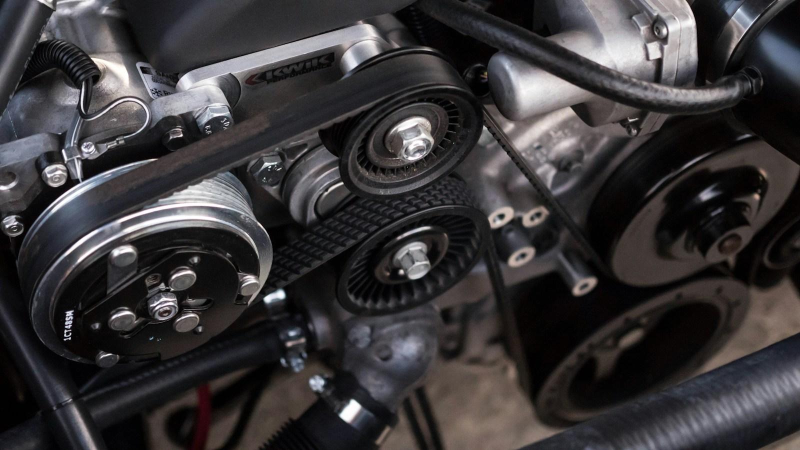 Detail komponen mesin mobil